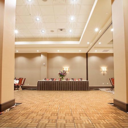 Embassy Suites Palmdale Interior photo