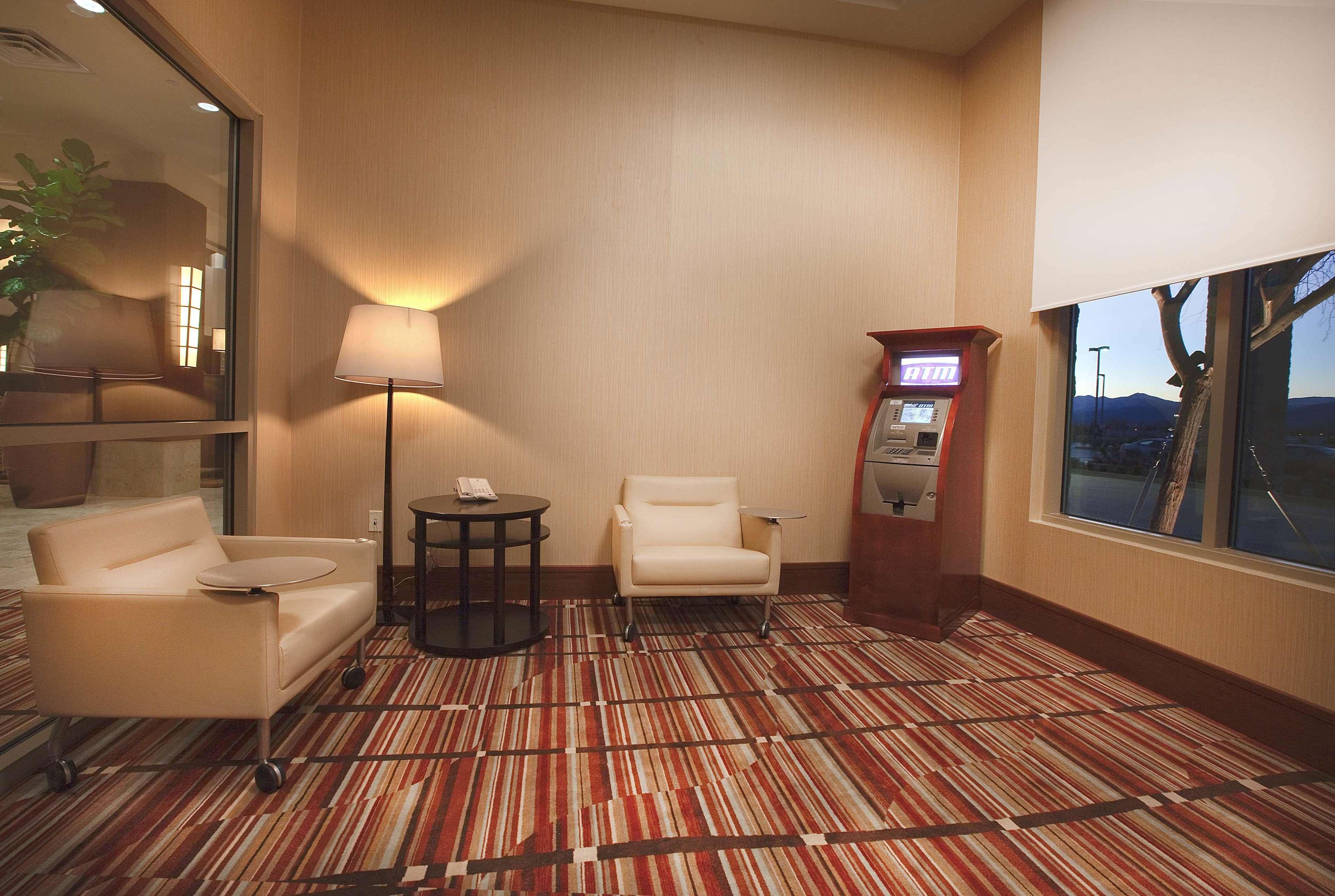 Embassy Suites Palmdale Room photo